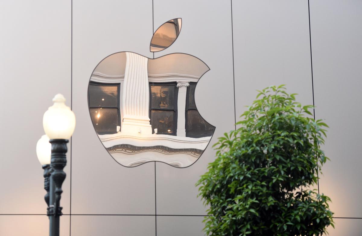 Chinese Former Apple Employee Charged With Stealing Self-Driving Car Trade Secrets