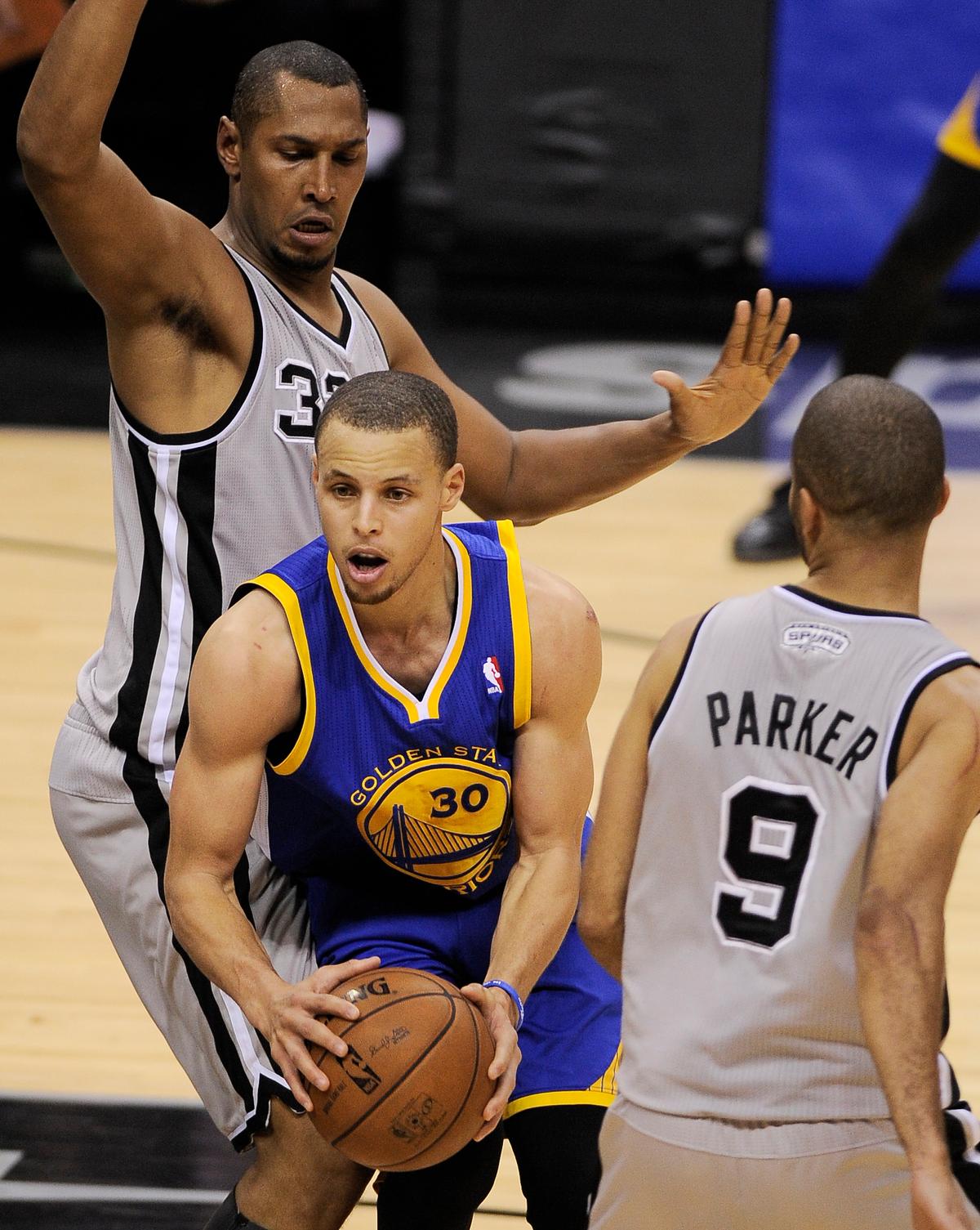 Golden State Warriors Defeated by Spurs Despite Curry’s 44