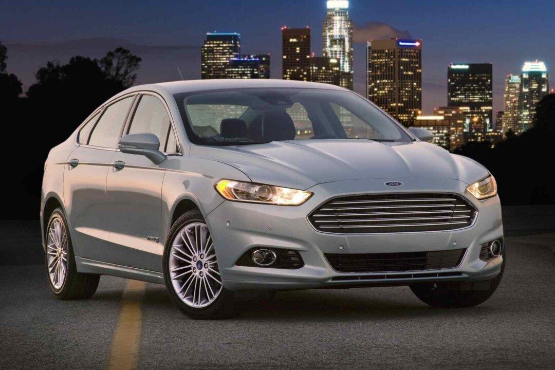 2013 Ford Fusion Hybrid: Fuel Efficient and Fun to Drive