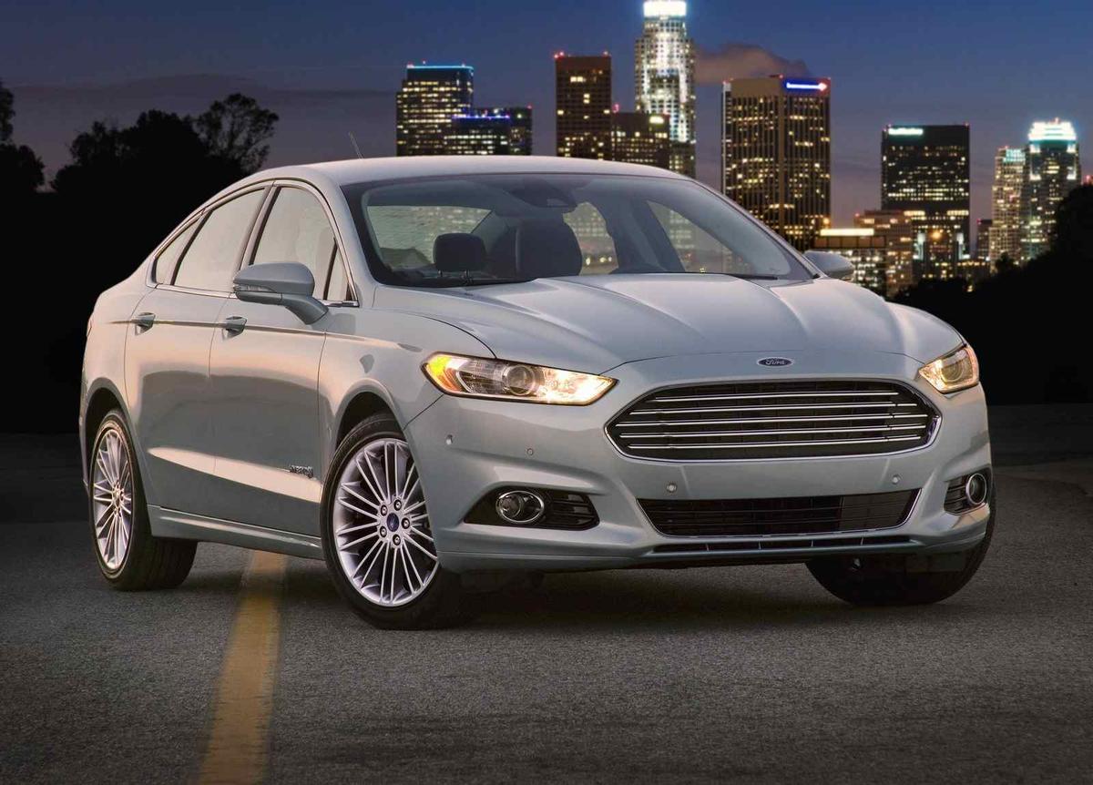 2013 Ford Fusion Hybrid: Fuel Efficient and Fun to Drive