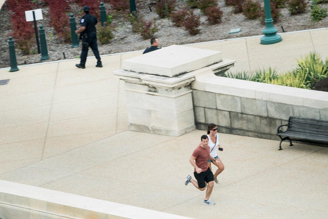 Capitol Shooting: Female Suspect Dead, Had Child in Car