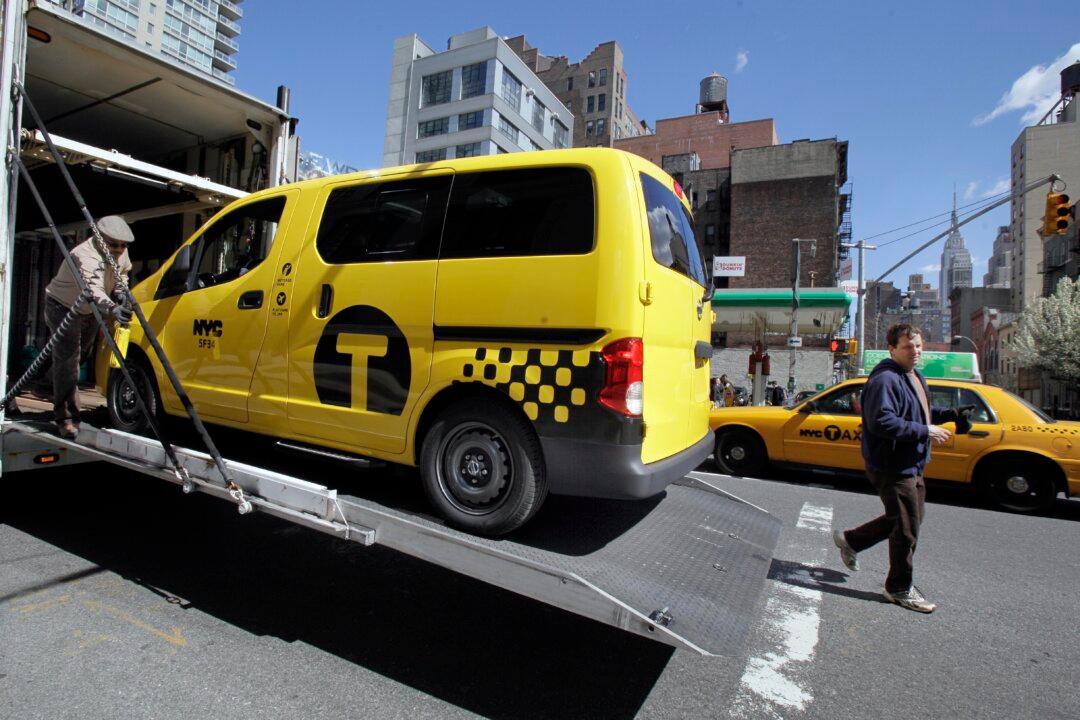 De Blasio Still Opposes Taxi of Tomorrow