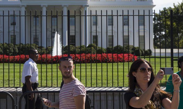 Man Arrested After Trying to Jump White House Fence: Secret Service