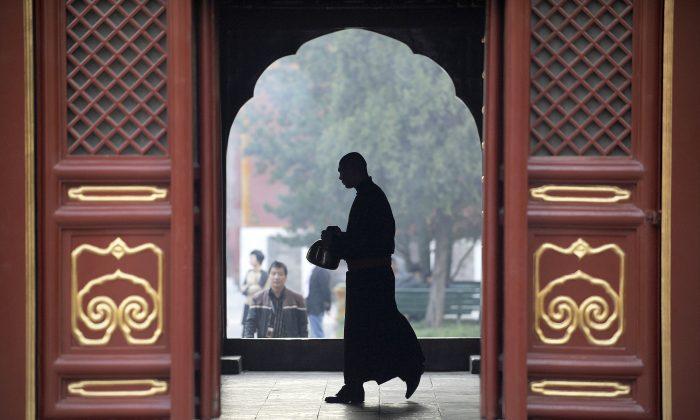 Chinese Communist Officials Turn to Monks for Advice