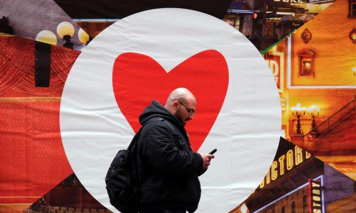 Expert Backs Crackdown on Dating Apps, Says Users At Risk of ‘Catfishing’
