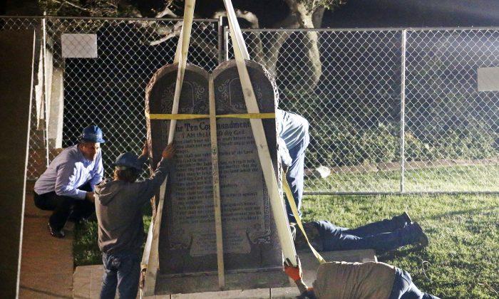 Workers Removing Ten Commandments From Oklahoma Capitol