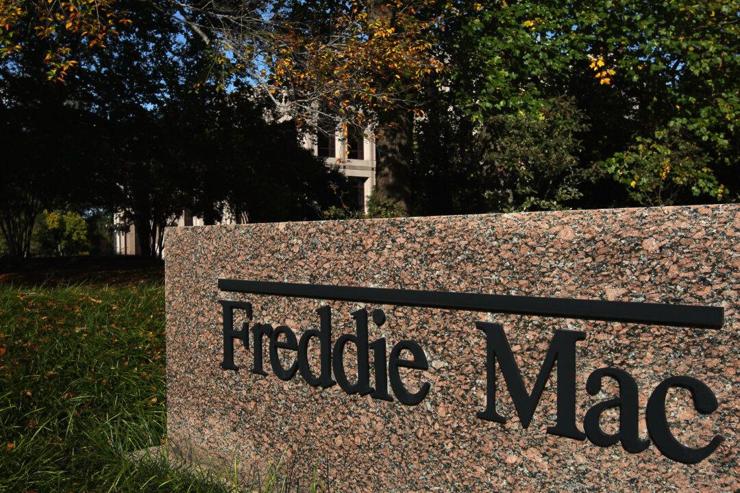 Trump Says He’s Considering Taking Mortgage Giants Fannie Mae and Freddie Mac Public