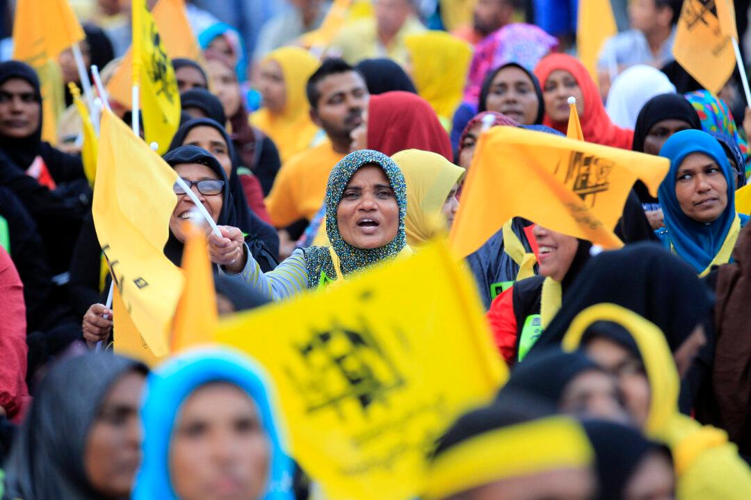 Maldives Police Break Up Opposition Protest for a 2nd Day