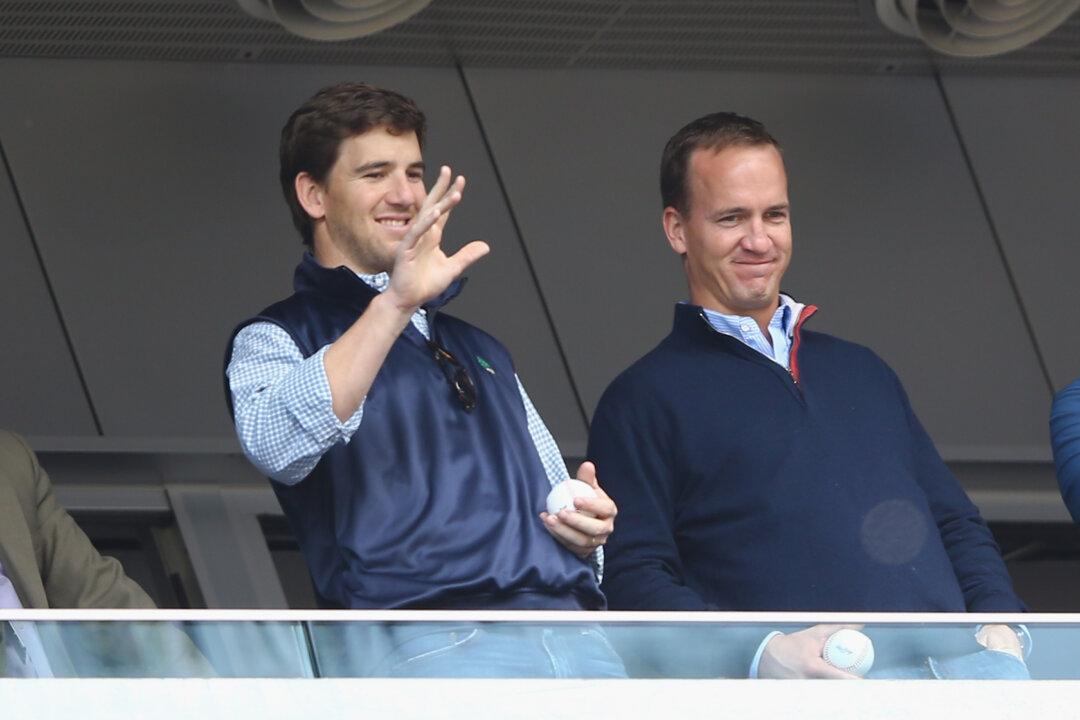 Watch: Peyton Manning Pokes Fun at Eli Manning’s Super Bowl Stare on ‘The Tonight Show’