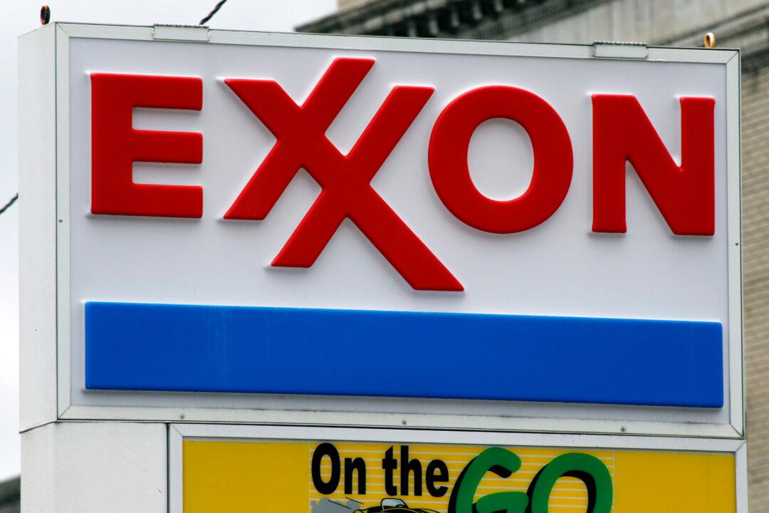 ExxonMobil’s Earnings Beat Estimates, but Profits Slide on Lower Oil Prices