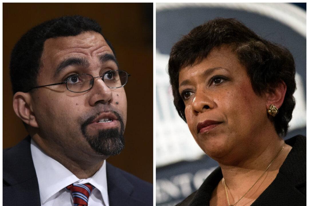 Obama Administration Issues Bathroom Rules for Schools, Threatens Funding Cuts for Non-Compliance