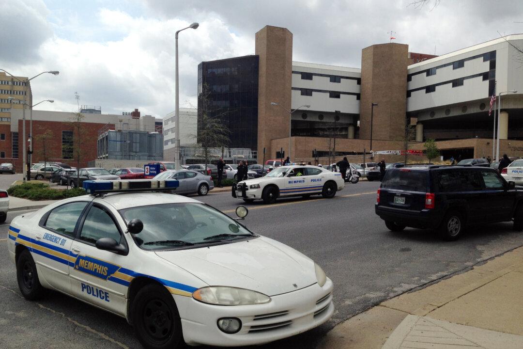 Suspect Fires Gun, Attempts to Enter Jewish School in Memphis