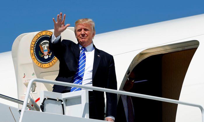 President Donald Trump arrives via Air Force One at Bismarck Municipal Airport in Bismarck, North Dakota on Sept. 6, 2017. (REUTERS/Jonathan Ernst)