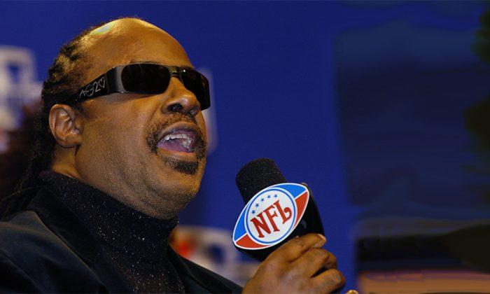 Stevie Wonder Plays National Anthem on Knees to Protest Racism