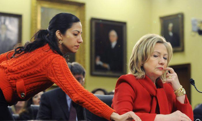 Clinton, 5 ‘Researchers’ Had Clearances Revoked; State Department Continues Email Probe