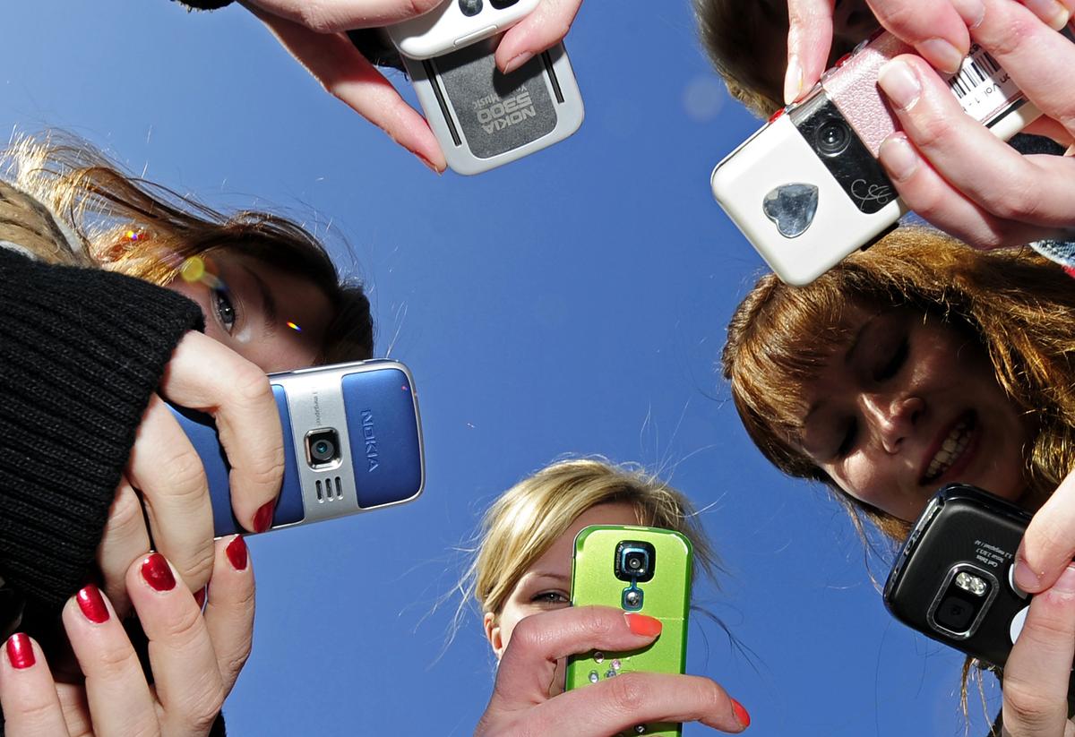 New Zealand Prepares for National Cell Phone Ban in Schools