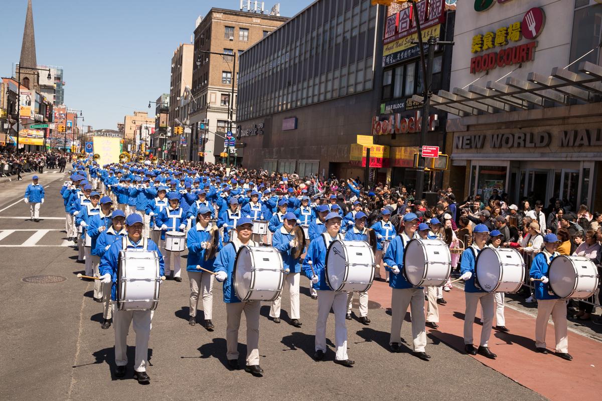 The Tianguo Marching Band, composed of Falun Gong practitioners, at Sunday's parade. (Larry Dai/The Epoch Times)