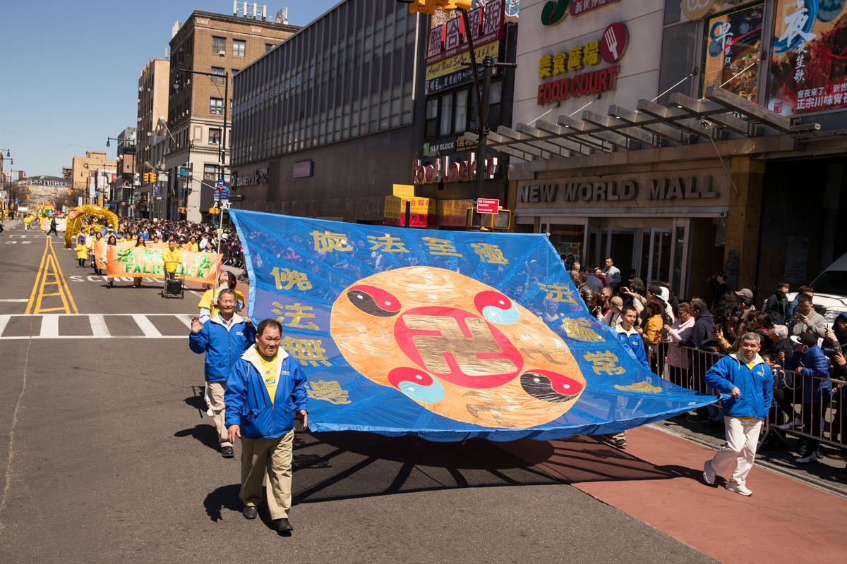 Falun Gong practitioners at a April 22, 2018 parade in Flushing, Queens to commemorate the 19th anniversary of a peaceful appeal by practitioners in mainland China on April 25, 1999. (Larry Dai/The Epoch Times)
