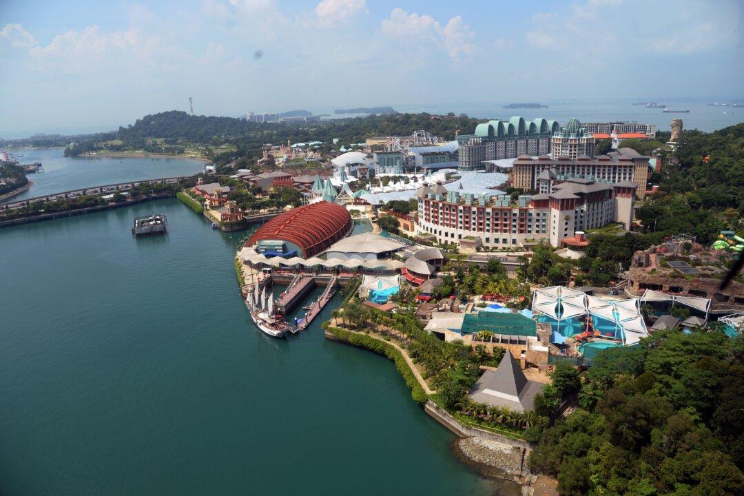 Singapore Denies It Issued Spy Devices to Reporters During Summit