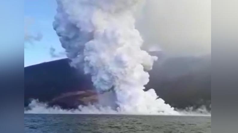 Galapagos Volcano Erupts, Lava Flows Into Sea—Dramatic Footage Captured Moments of Eruption