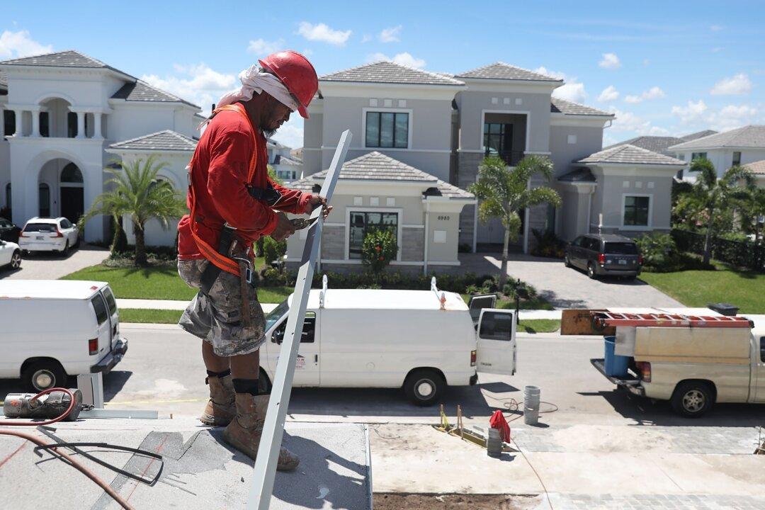 Record-Low Percentage of Americans See Economy as Top US Problem, Survey Says