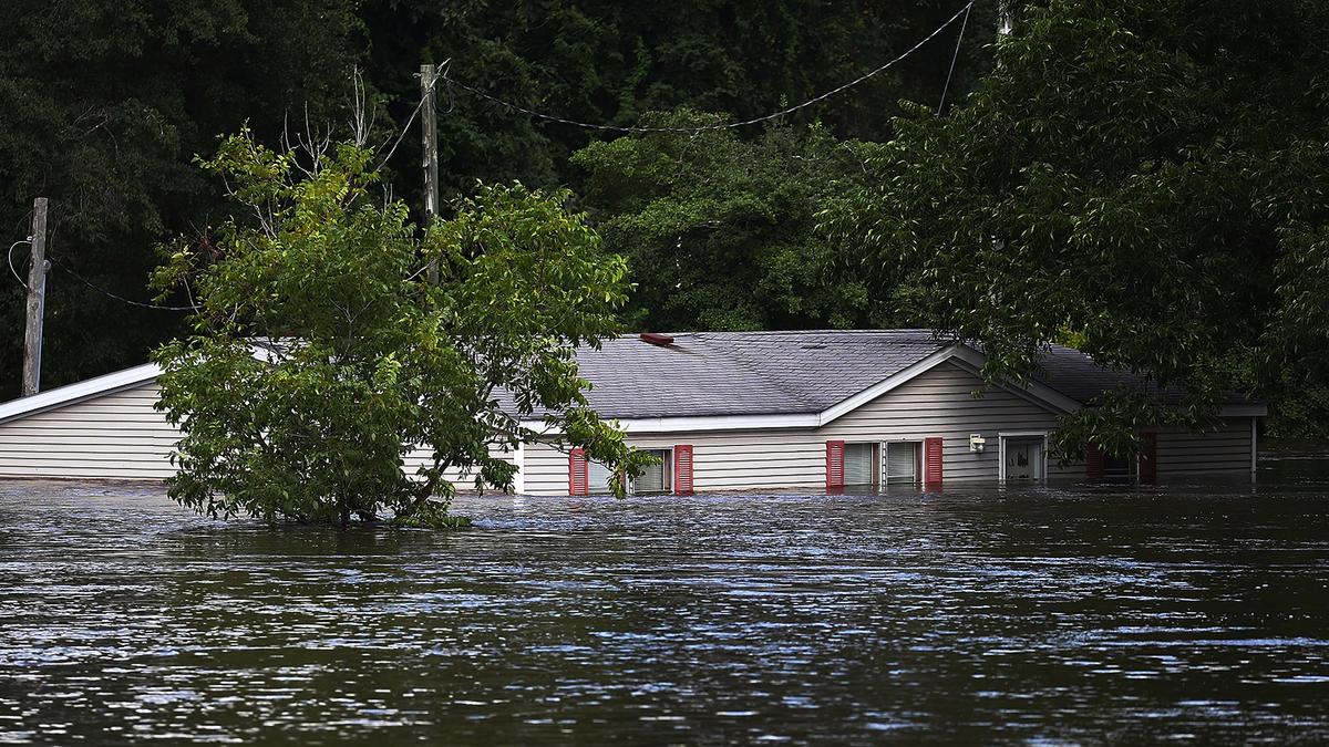 Flood waters surround a home as the Little River in Spring Lake, North Carolina overflows its banks because of Hurricane Florence, on Sept. 17, 2018. (Joe Raedle/Getty Images)