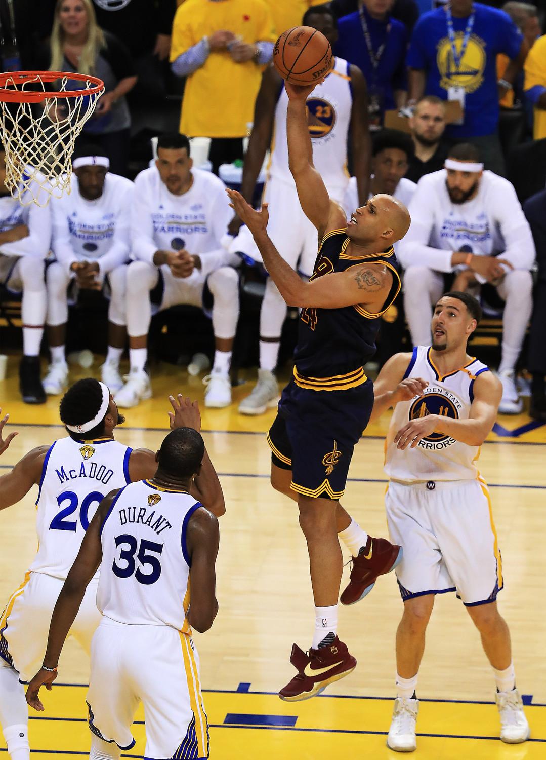 Richard Jefferson No. 24 of the Cleveland Cavaliers attempts a shot against the Golden State Warriors during Game 1 of the 2017 NBA Finals in Oakland, Calif., June 1, 2017. (Ronald Martinez/Getty Images)