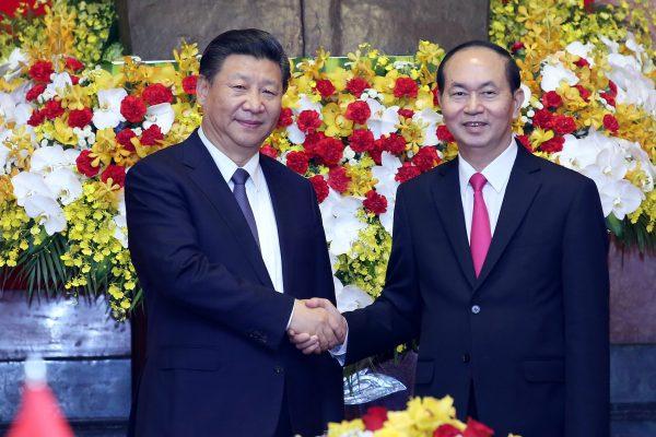 Chinese President Xi Jinping (L) shakes hands with Vietnamese President Tran Dai Quang (R) at the Presidential Palace in Hanoi, Vietnam, on Nov. 13, 2017. (Luong Thai Linh/Pool/Fuile Photo/Reuters)