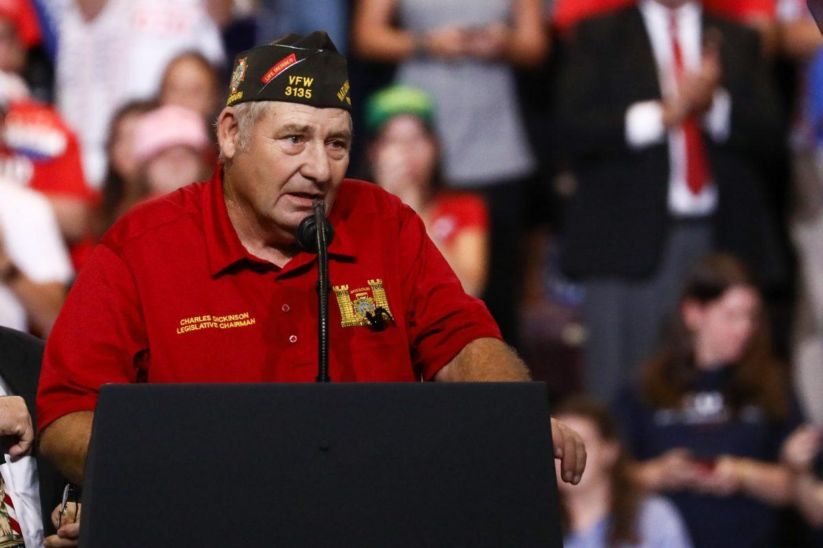Vietnam Veteran Charles Dickinson leads the Pledge of Allegiance before Trump's Make America Great Again rally in Springfield, Mo., Sept. 21, 2018. (Charlotte Cuthbertson/The Epoch Times)