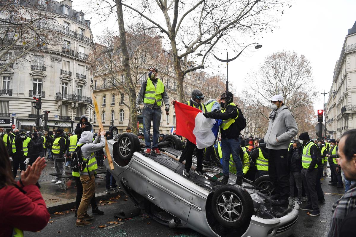 France to Deploy Almost 90,000 Security Personnel for ‘Act IV’ of Protests