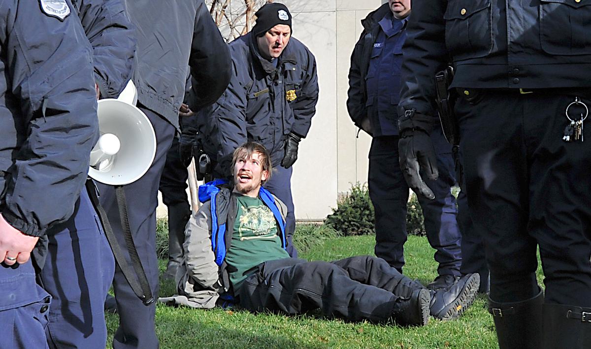 San Francisco Police to Halt ‘Demeaning’ Practice of Seating Suspects on the Ground