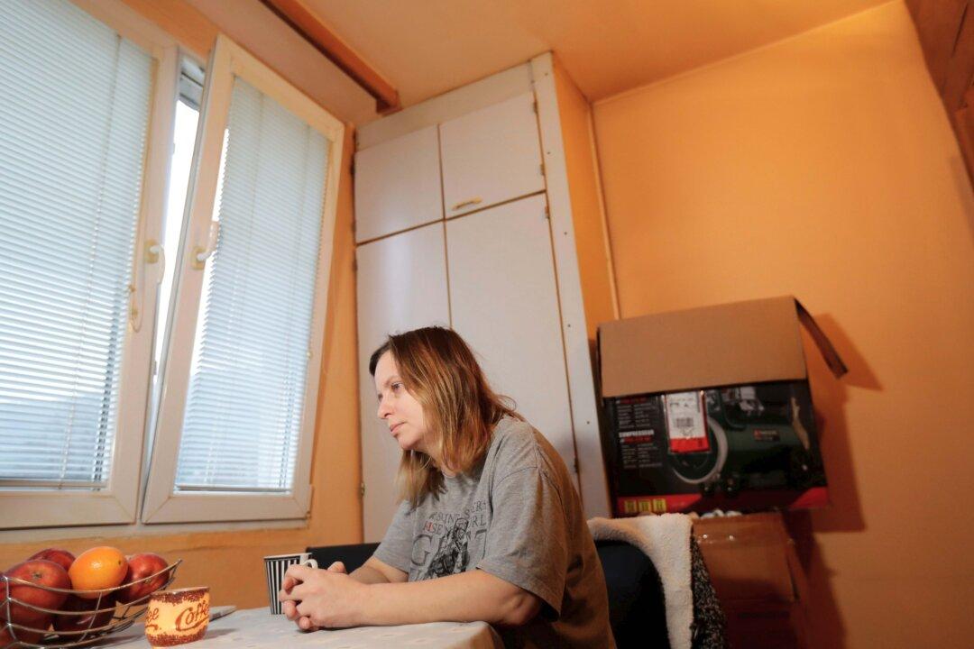 Debt-Trapped Czechs Excluded as Economy Grows