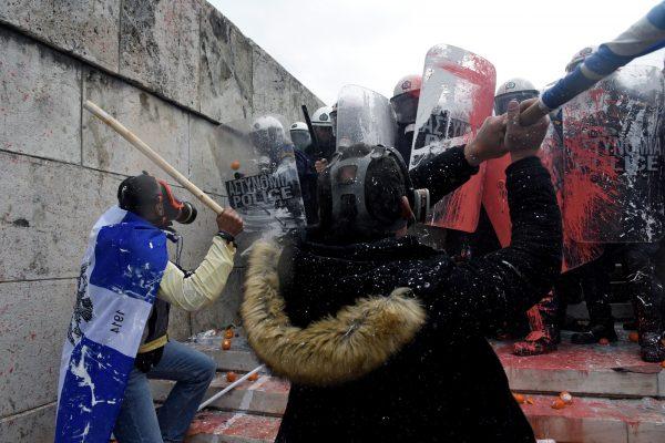 Protesters clash with police during a demonstration in Athens, Greece, Jan. 20, 2019. (Alexandros Avramidis/Reuters)