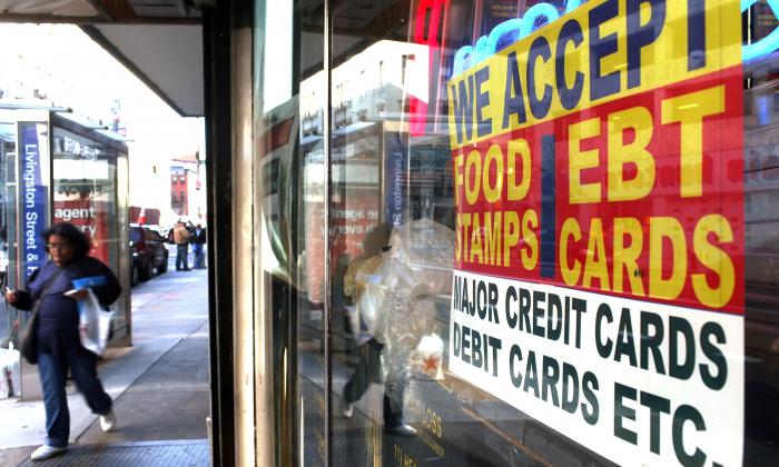 A sign in a market window advertises the acceptance of food stamps in New York City on Oct. 7, 2010. (Spencer Platt/Getty Images)