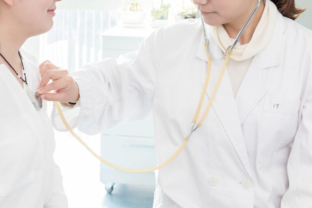 Chinese Nurse Gives Hilarious Note to English-Speaking Patient