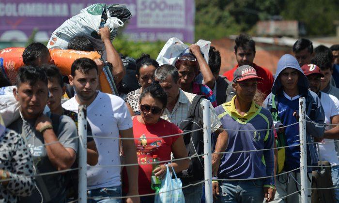 US Military Planes Deliver More Aid to Colombia-Venezuela Border