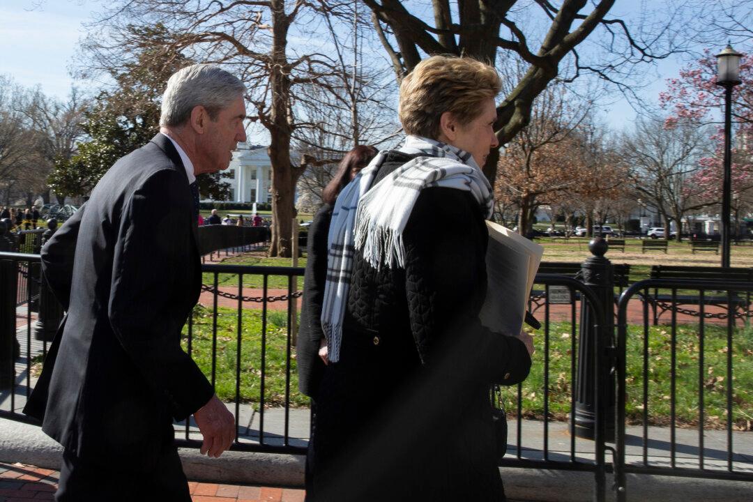 Mueller Goes to Church Next to White House as Washington Awaits Report