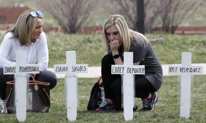 Columbine Honors 13 Lost with Community Service, Ceremony