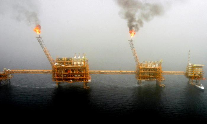 US to End Iran Oil Waivers, Aims to Squeeze Tehran’s Exports to Zero