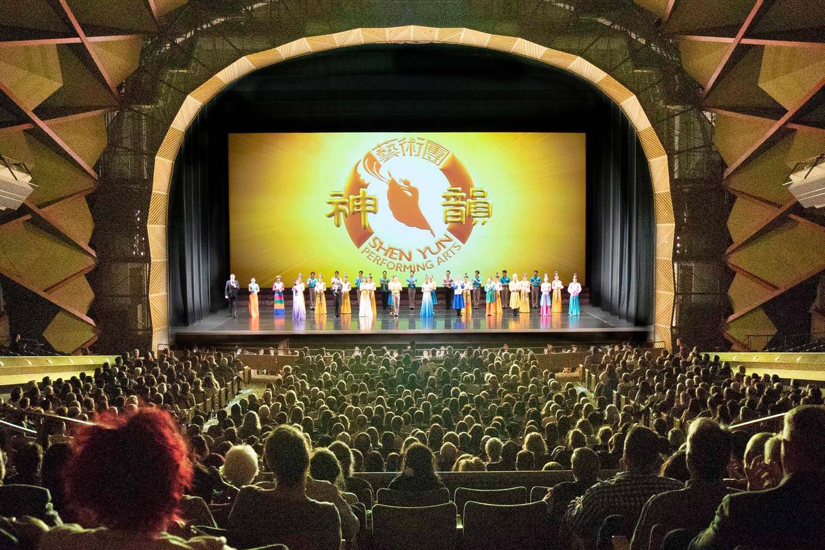 Officials Welcome Shen Yun to Alaska