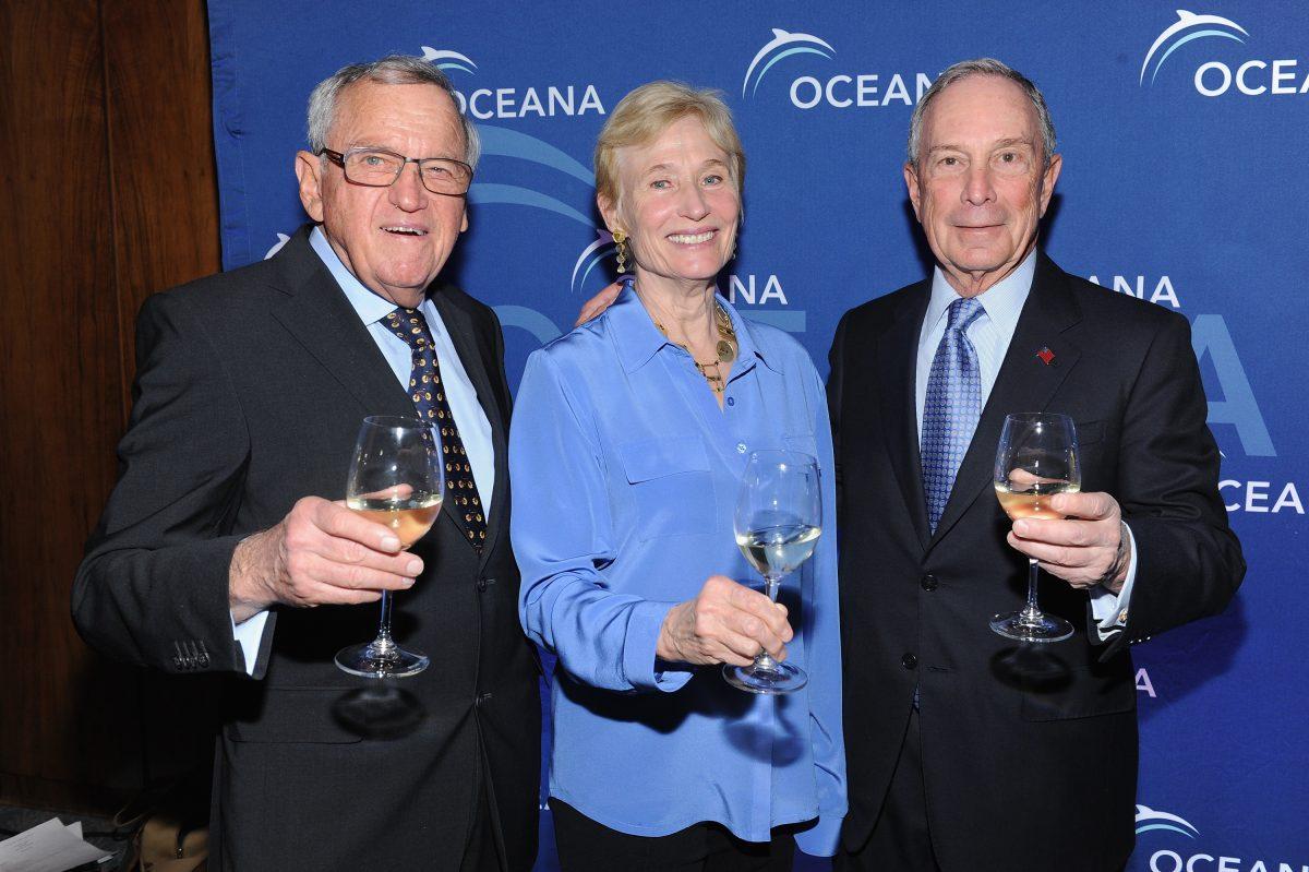 (L-R) Hansjorg Wyss, Roz Zander, and Michael Bloomberg attend Oceana's 2015 New York City benefit at Four Seasons Restaurant on April 1, 2015, in New York. (Craig Barritt/Getty Images for Oceana)