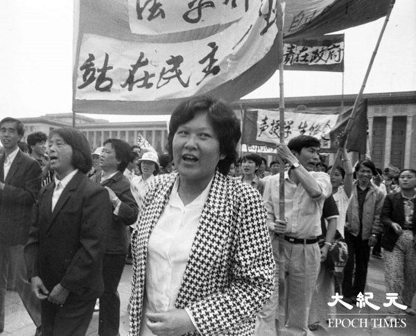 Editors and reporters from state-run media Legal Daily support the protesting students at Tiananmen Square in Beijing, China on June 1989. (Provided by Liu Jian/The Epoch Times)