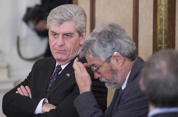 Mississippi Governor Phil Bryant (L) looks on during a meeting of the National Governors Association at the White House in Washington, DC, Feb.23, 2015. (JIM WATSON/AFP/Getty Images)