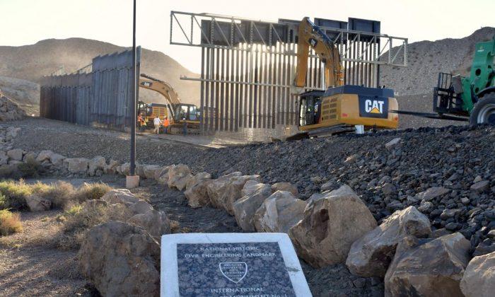 Judge Temporarily Blocks Construction of Privately-Funded Border Wall in Texas