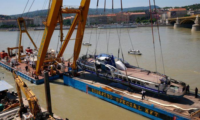 Sunken Danube Tour Boat Is Raised in Hungary, 4 Bodies Found