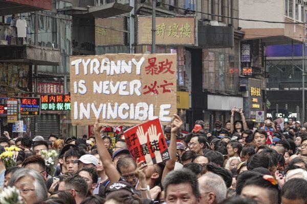 Unsatisfied with the government’s suspension of the controversial extradition bill, an estimated nearly 2 million Hong Kongers took the streets on Sunday, June 16, to demand the bill’s full retraction and Hong Kong leader Carrie Lam’s resignation. (Gang Yu/The Epoch Times)