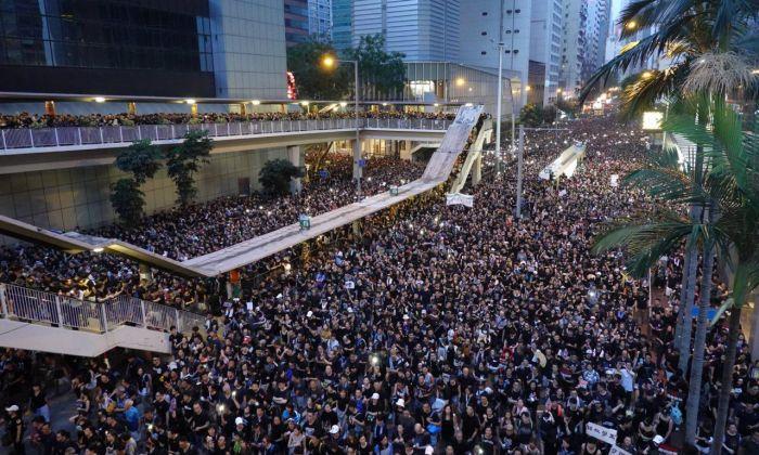 Nearly 2 Million Protest Hong Kong Extradition Bill, Call for Lam to Resign