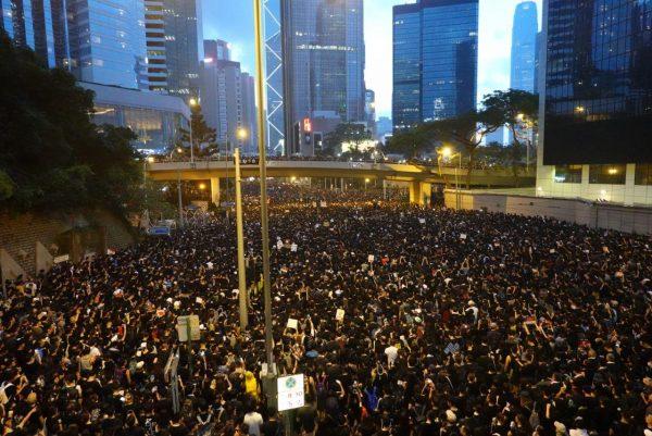 About 2 million Hong Kongers parade on June 16 to ask Carrie Lam government to withdraw the extradition bill. (Gang Yu/The Epoch Times)