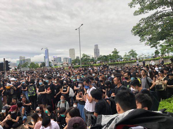 Protesters at Lung Wo Road, which is next to the Office of the Chief Executive, in Hong Kong on June 17, 2019. (Hu Zhong-han/The Epoch Times)