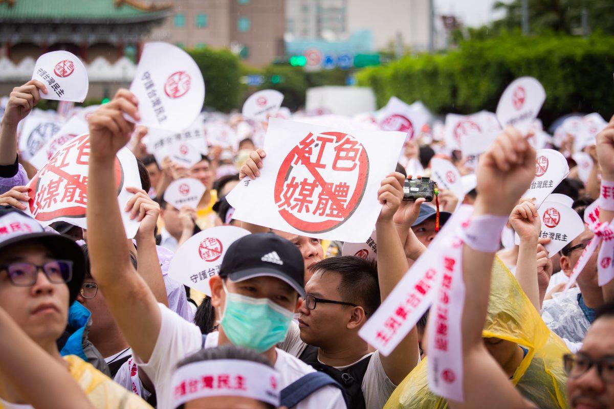 Tens of thousands showed up on the street to protest against pro-China media in Taiwan on June 23, 2019. (Chen Po-chou/The Epoch Times)